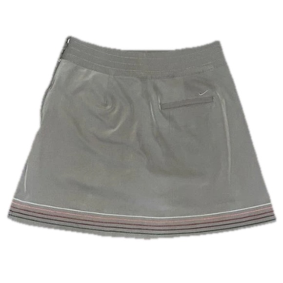 NIKE GOLF SKORT Shorts Side Zip & Pockets On sides & Back Nike Logo & Strips - Picture 3 of 14